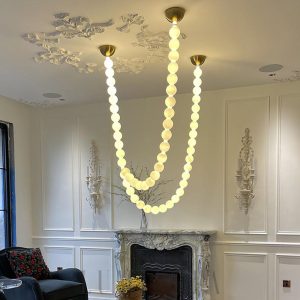 Onina - lampa wisząca w kształcie naszyjnika z alabastru