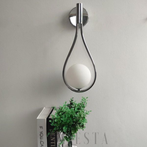 Kinkiet złoty z kulą szklaną, minimalistyczna lampa ścienna z okrągłym kloszem