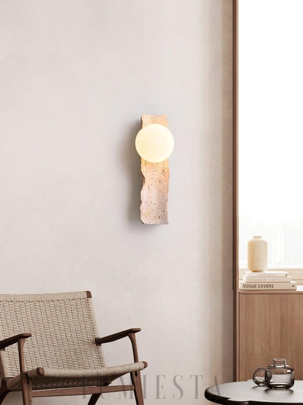 Lampa ścienna z trawertynu beżowa nieregularny kształt