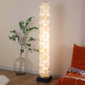 wm_3044782556030267488.jpg Manaslu - Kwadratowa lampa z alabastru — elegancka