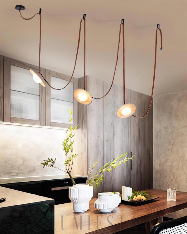 Żyrandol z trawertynu Ceylon płynące kable średnica 180cm