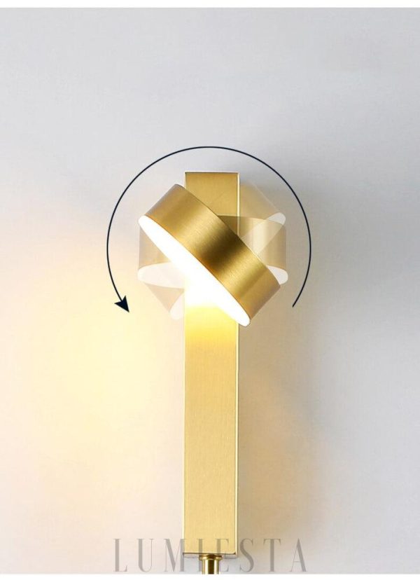 Nowoczesna złota lampa ścienna z regulacją