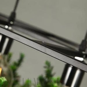 Lampa wisząca z roślinami w nowoczesnym stylu industrialnym