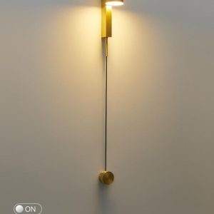 Nowoczesna złota lampa ścienna z regulacją