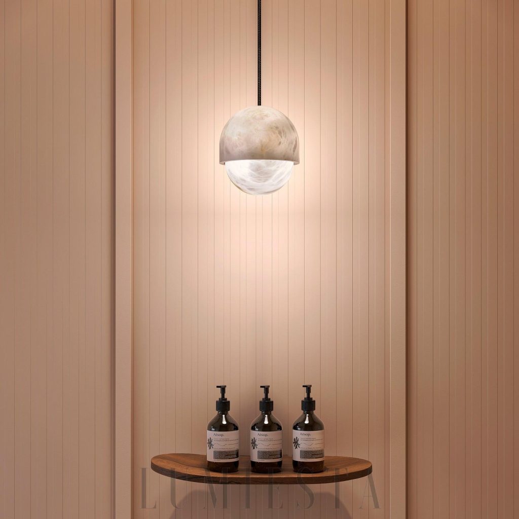 Lampa wisząca Yoko z alabastru biała kula 15 cm, detal powierzchni