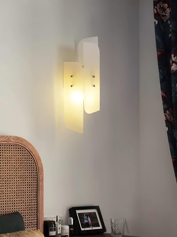 Elegancka mosiężna lampa ścienna Alabaster Megalith