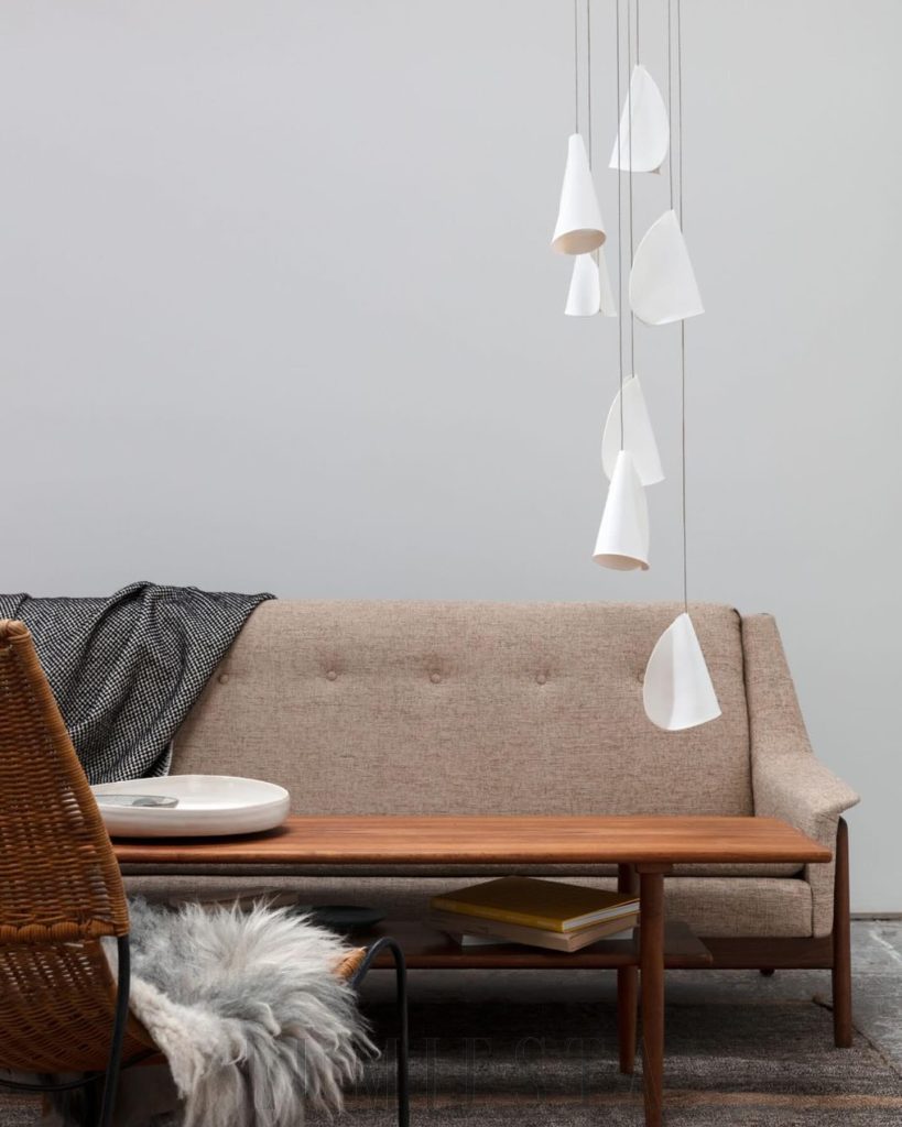 Series 21 biały - zbliżenie na porcelanowe klosze i szklane elementy