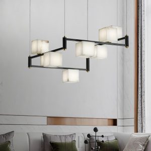 Lampa wisząca Alabaster kwadratowa z mosiężnymi detalami