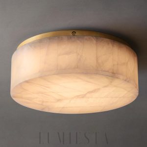 Rivage - okrągła lampa sufitowa z alabastru, ujęcie w aranżacji wnętrza