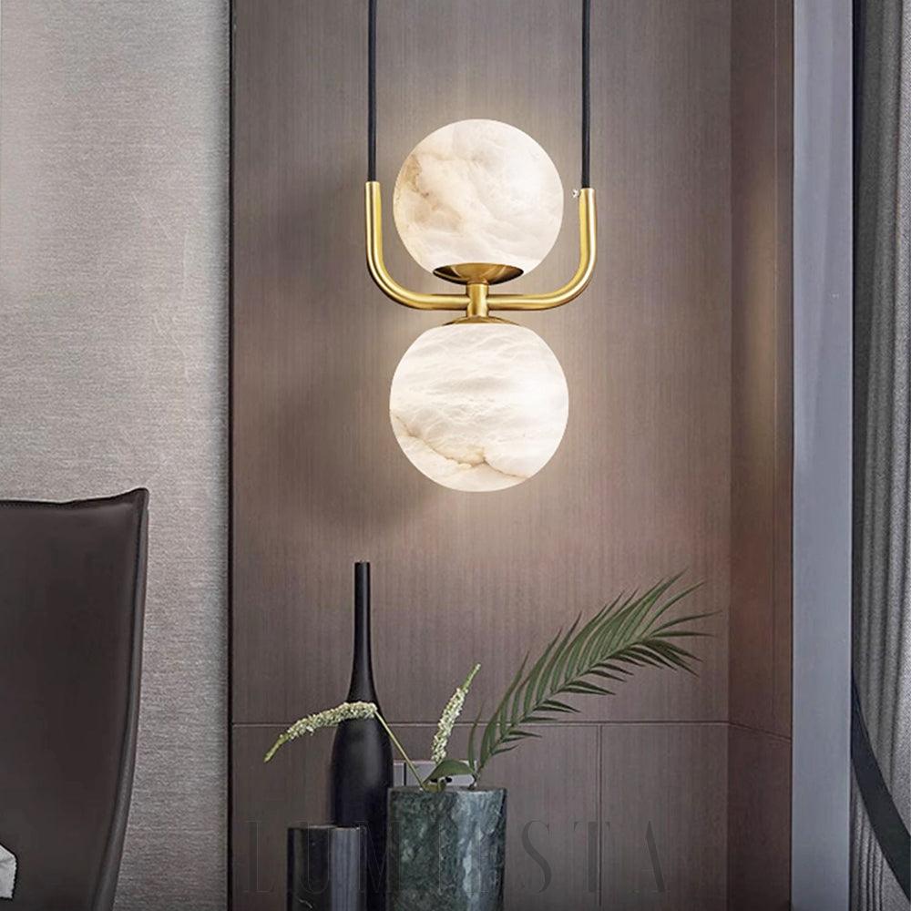 Lampa wisząca alabastrowa mosiądz, nowoczesna lampa wisząca z alabastru i mosiądzu, widok ogólny