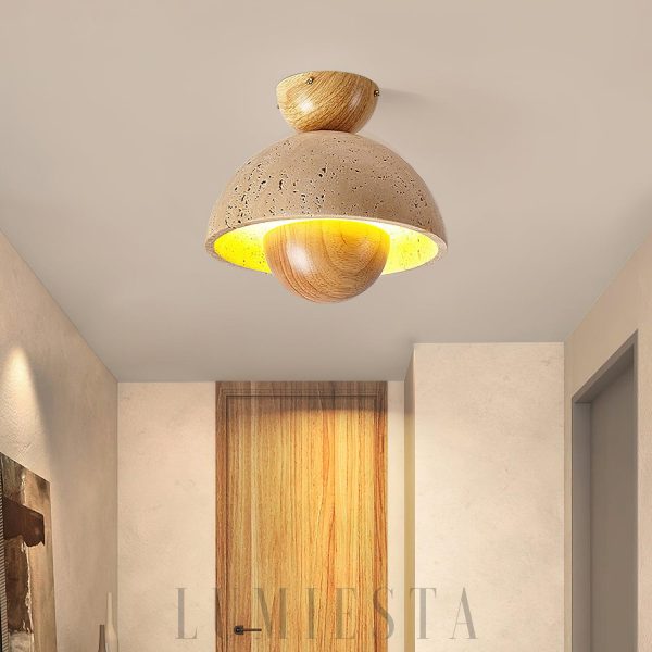 Lampa sufitowa beżowo orzechowa 23 cm z trawertynu, detal drewnianej i metalowej podstawy