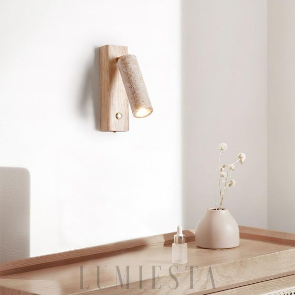 Obrotowy kinkiet trawertynowy z drewnianą podstawą LED