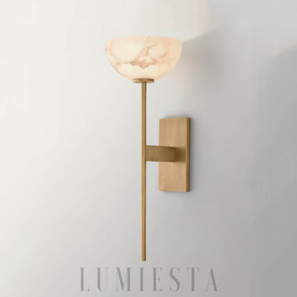 Cup lampa ścienna alabastrowa - ujęcie z boku, smukła forma