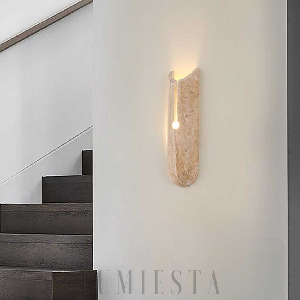 Lampa ścienna Byzantium z trawertynu - widok od spodu i otwór świetlny w cylindrze