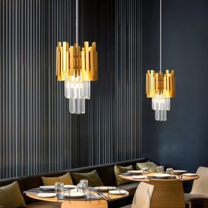 Luksusowa złota lampa Bourbons kryształowa 30x41 cm - widok z lekkiego dołu na pełną formę