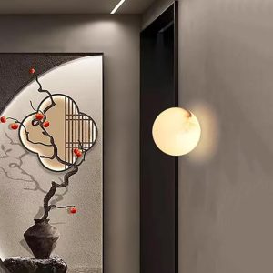 Delphi - Elegancka lampa ścienna Alabaster kula, biało-złota