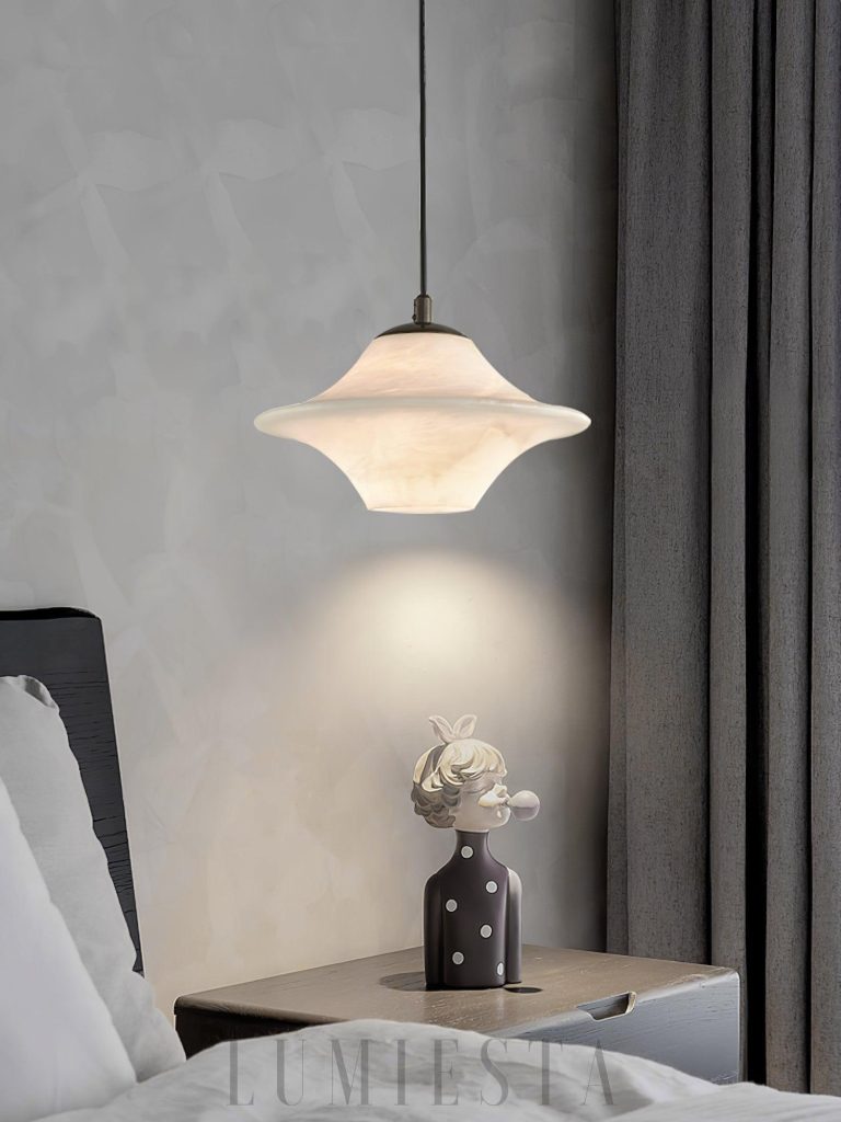 Lampa wisząca alabastrowa Plateu, podświetlony klosz z delikatnym rysunkiem