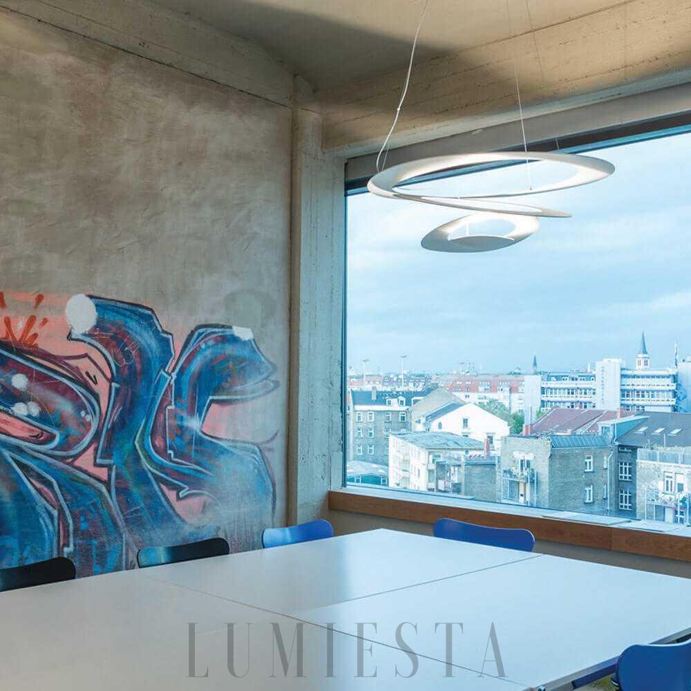 Spiralna lampa wisząca Pirce LED z białego aluminium, profil boczny
