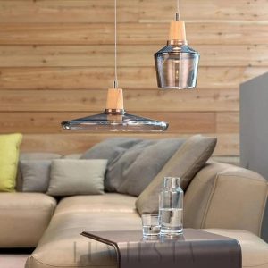 Lampa wisząca ze szkła i drewna w nowoczesnym stylu