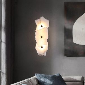 Lut - Złota lampa ścienna z alabastrem — luksus i styl