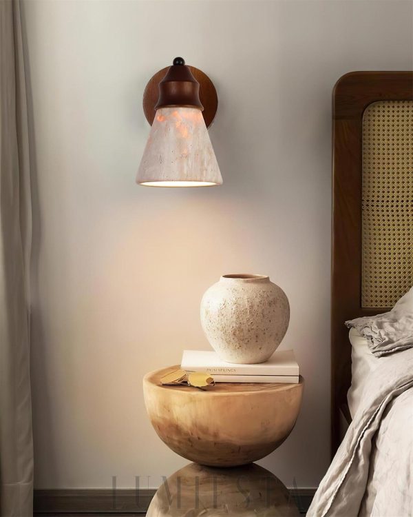 Kinkiet stożkowy z trawertynu beżowy 11 x 15 cm nastrojowy