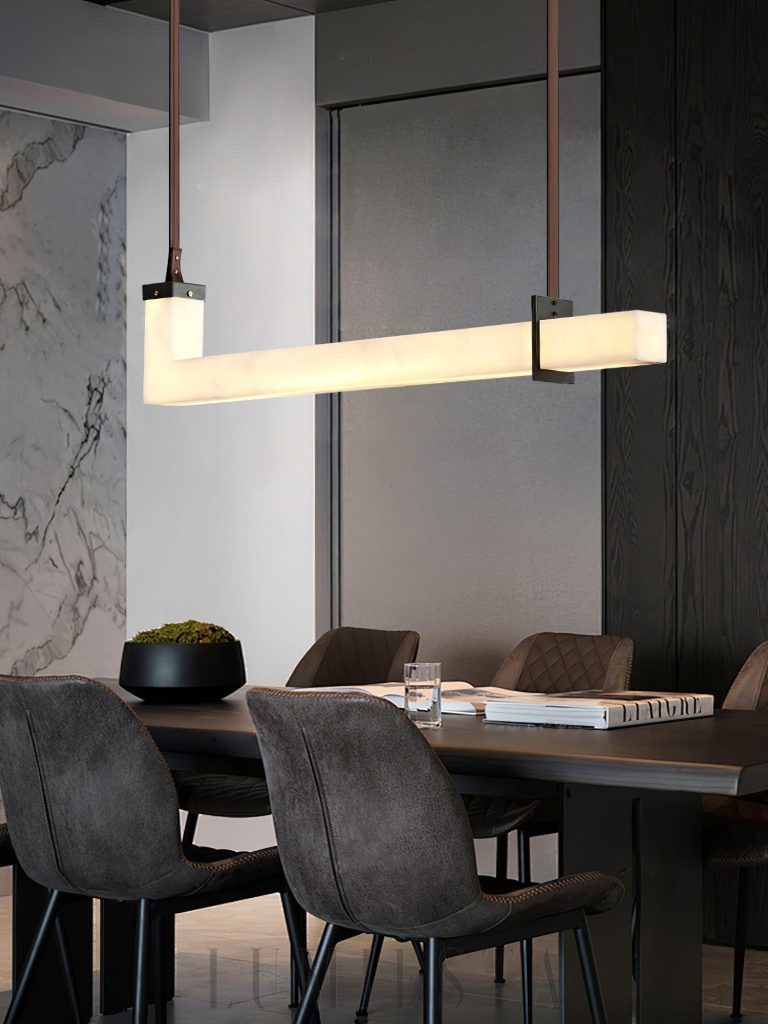 Axis - biała lampa wisząca alabastrowa linearna 120 cm, ujęcie pod kątem
