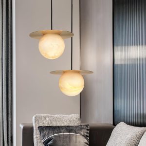 Borra - Lampa wisząca w stylu mosiądzu z alabastrową kulą
