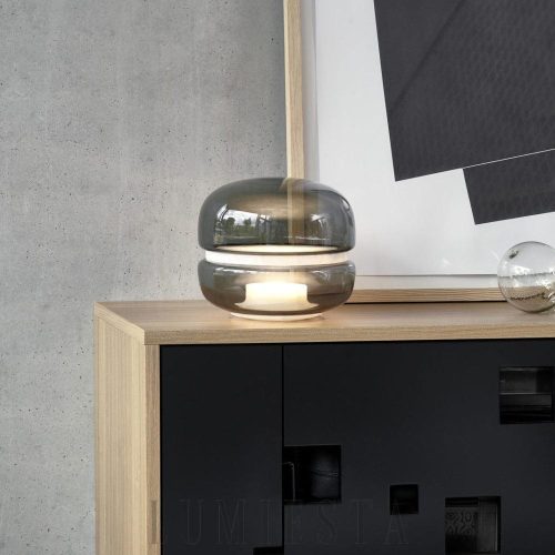 Lampa stołowa z alabastru i szkła - widok z przodu, smukła podstawa i szklany klosz