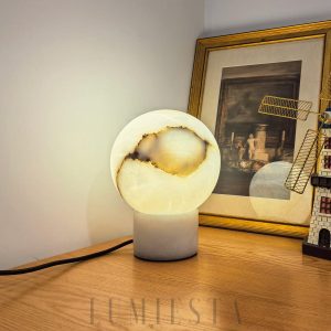 Alabastrowa lampa stołowa kula 18cm biała do sypialni