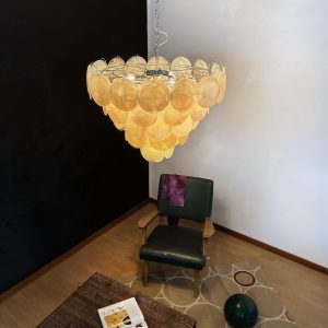 Elegancki Złoty Żyrandol Murano z Dyskami 70 cm, złote ramię i szklane dyski z bliska