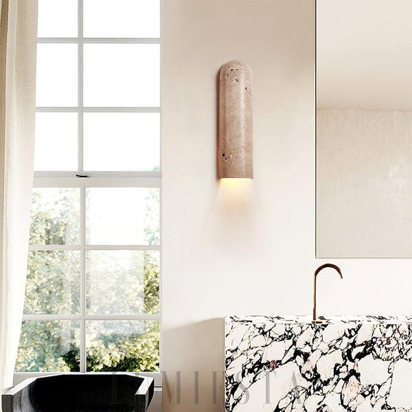 Minimalistyczny kinkiet Lina z trawertynu beżowy 10x35 cm