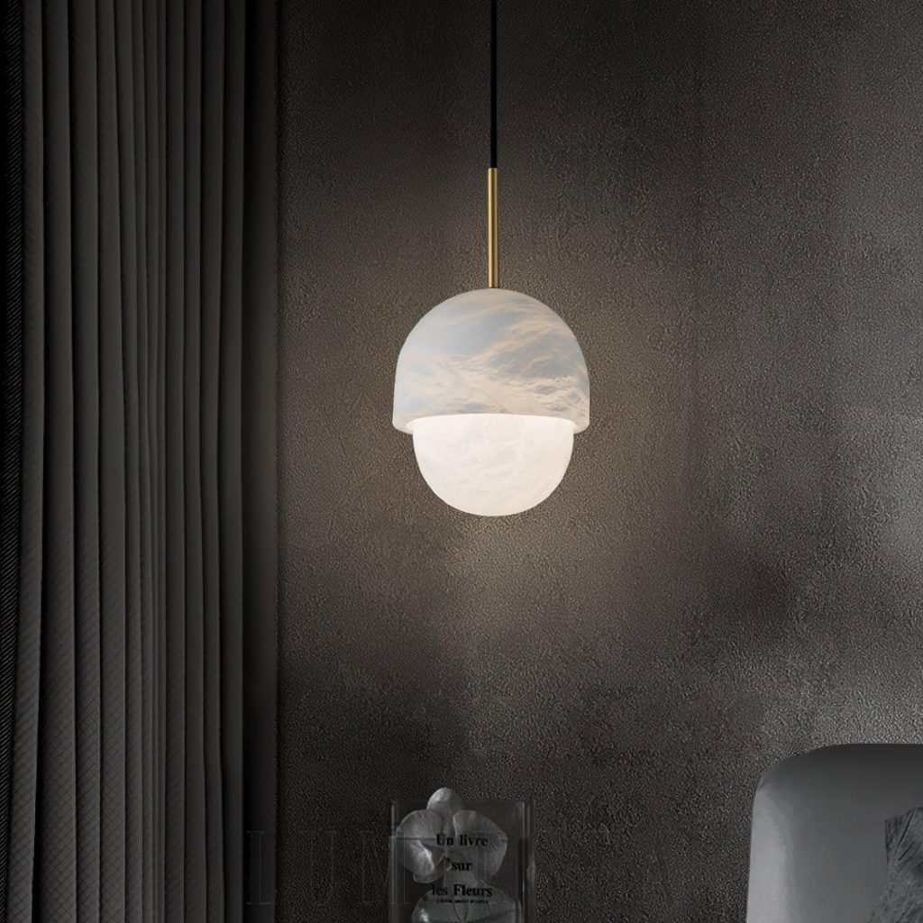 Yoko - biała lampa wisząca z alabastru, widok od spodu