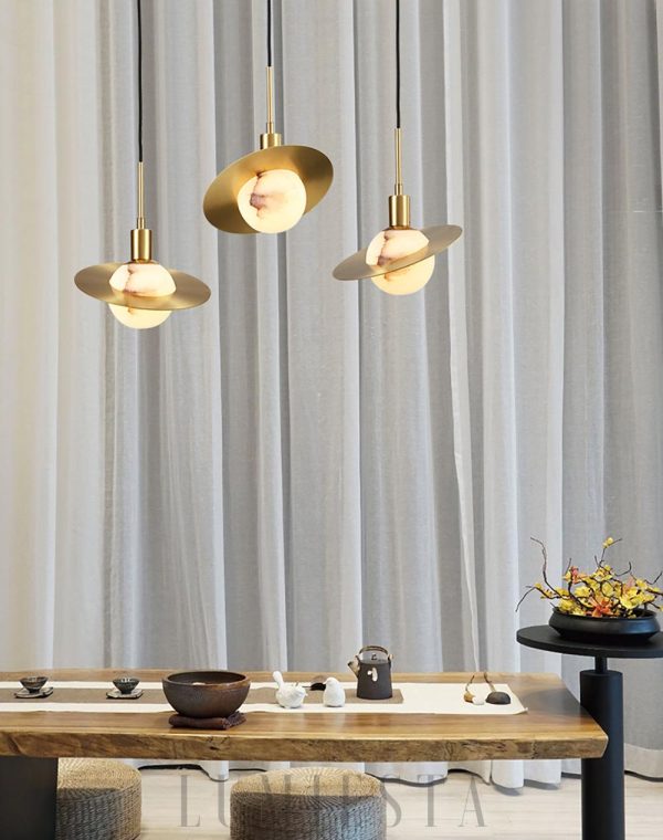 Luksusowa okrągła lampa wisząca z alabastru w złotym stylu