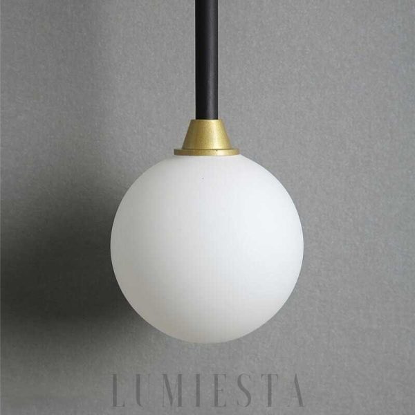 Stylowa lampa wisząca kula z metalowym wykończeniem