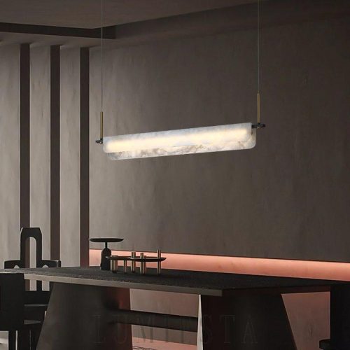 Years - podłużna lampa wisząca z alabastru i mosiądzu, ujęcie z boku
