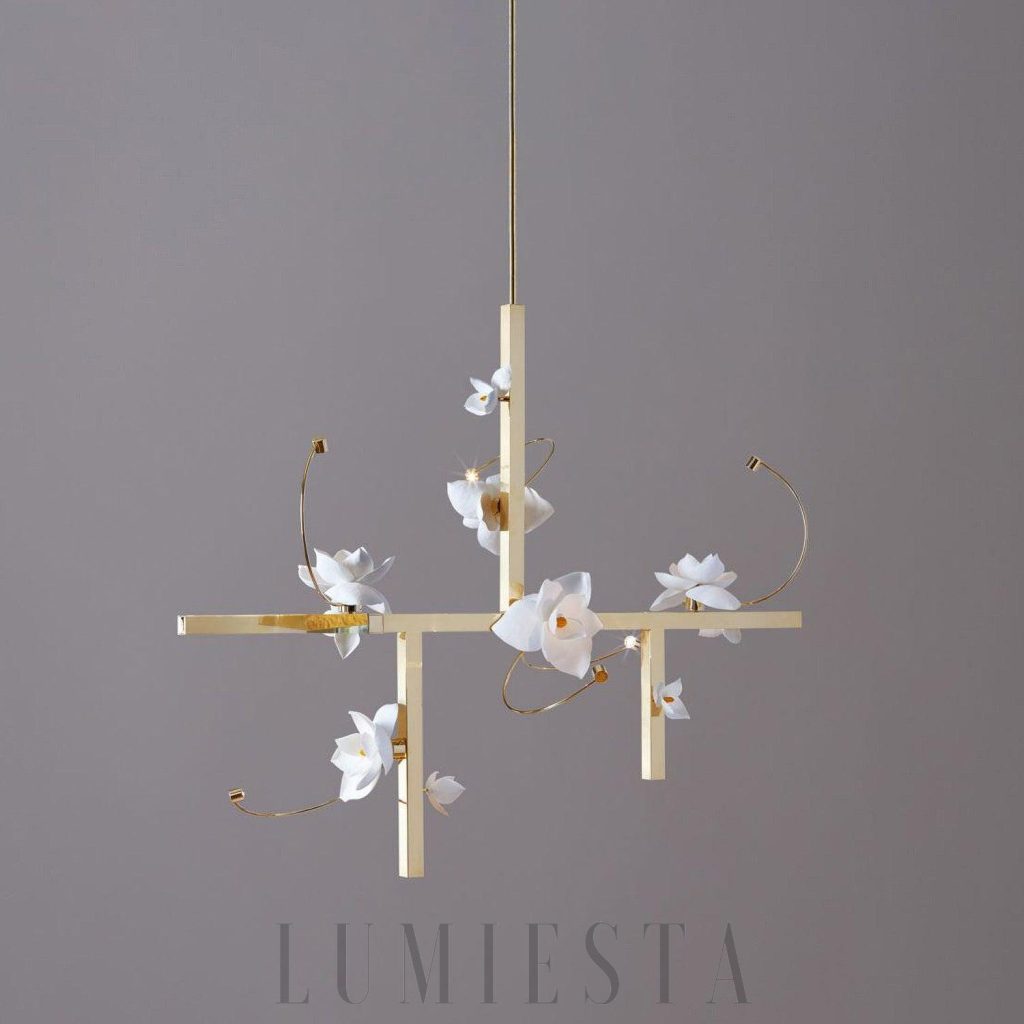 Lampa wisząca PELLE Lure w kształcie kwiatu, biała, pokazana z niższego kąta