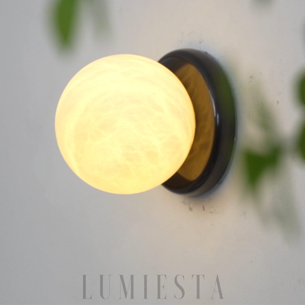 Tribeca - okrągła lampa sufitowa z alabastru i metalu, widok z przodu