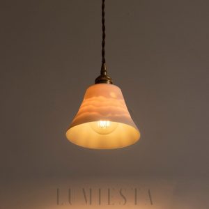 Mountains - ceramiczna lampa wisząca, detal powierzchni z miedzianym akcentem