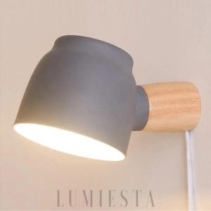 Lampka nocna z minimalistycznym kloszem - ujęcie podstawy i ramienia