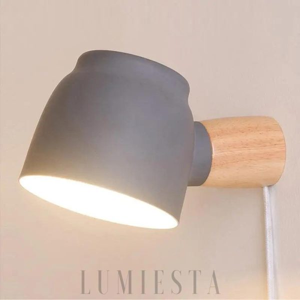 Lampka nocna z minimalistycznym kloszem - ujęcie podstawy i ramienia