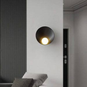 Nowoczesna biało-czarna lampa ścienna z okrągłym kloszem