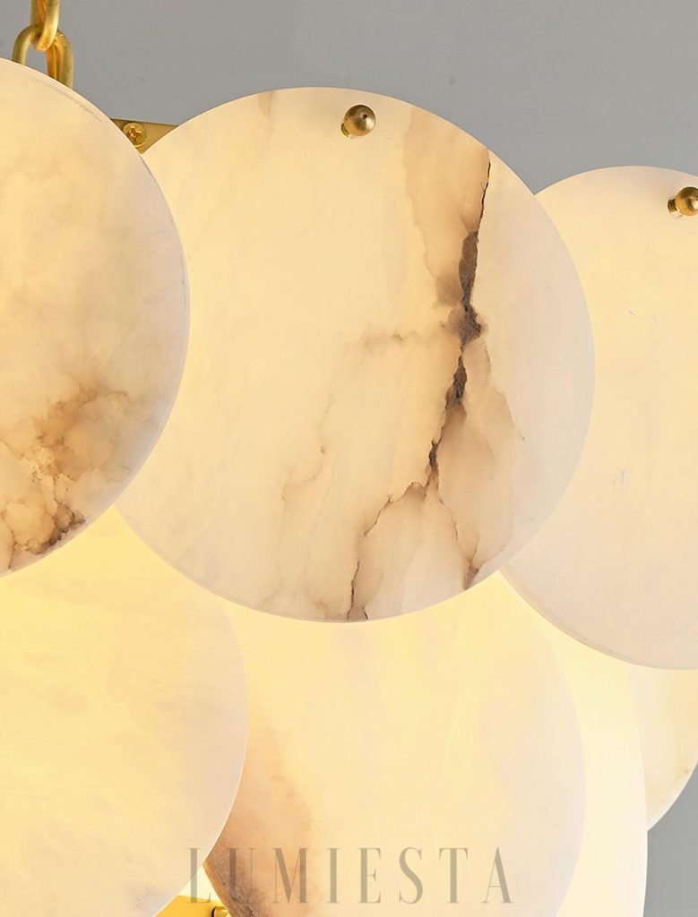 Lampa wisząca Multin z alabastru i mosiądzu - elegancka forma z wyraźnym, okrągłym profilem