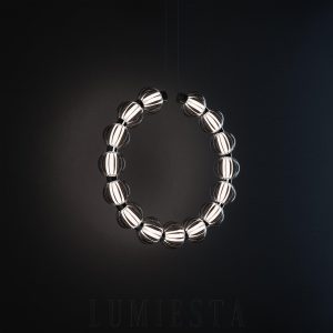 Lampa wisząca Amulet B, srebrne szklane elementy zawieszone na metalowej ramie