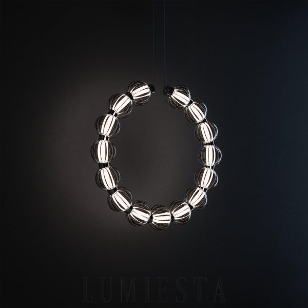 Lampa wisząca Amulet B, srebrne szklane elementy zawieszone na metalowej ramie