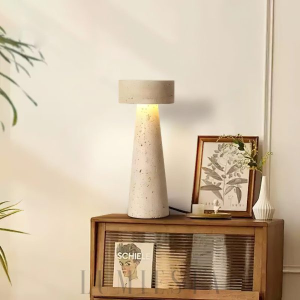 Elegancka stożkowa lampa z naturalnego trawertynu, beżowa, 12x30 cm