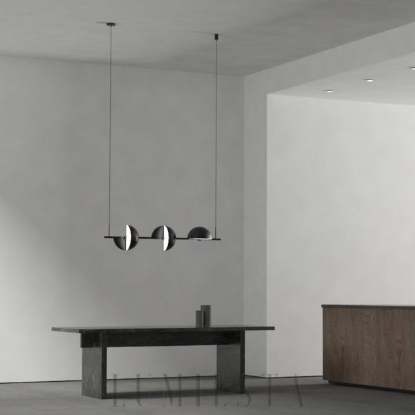 Czarna lampa wisząca Trapeze Triplette, widok na trzy rozłożone ramiona z aluminium