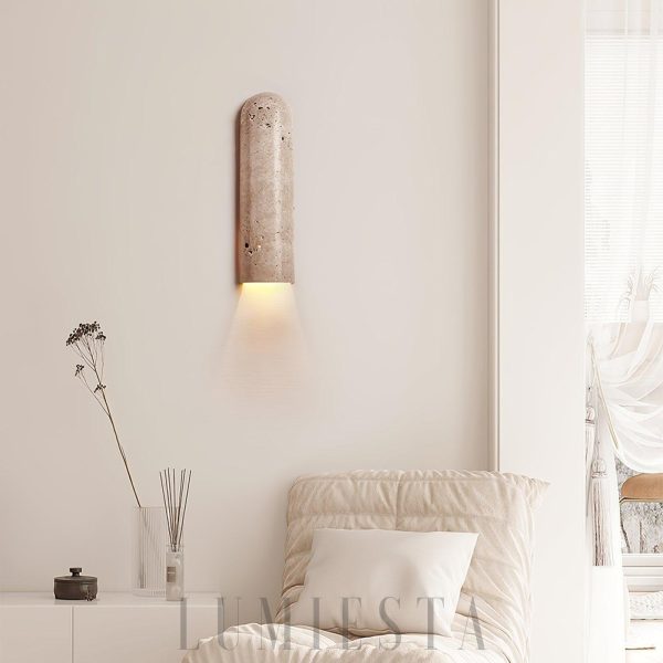 Minimalistyczny kinkiet Lina z trawertynu beżowy 10x35 cm