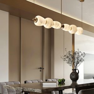 Alabastrowy żyrandol pebble 135cm biały złoty luksusowy