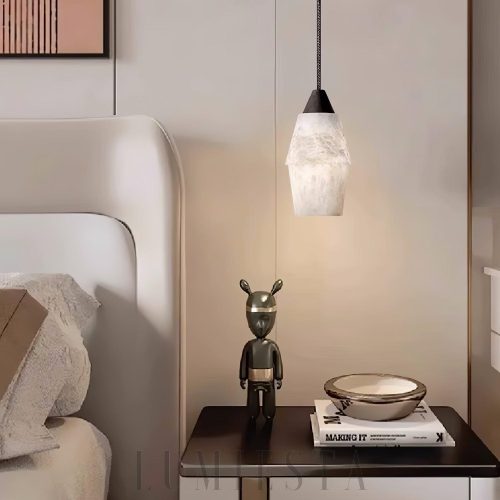 Temando - lampa wisząca alabastrowa 12 cm, detal klosza z ciepłym światłem