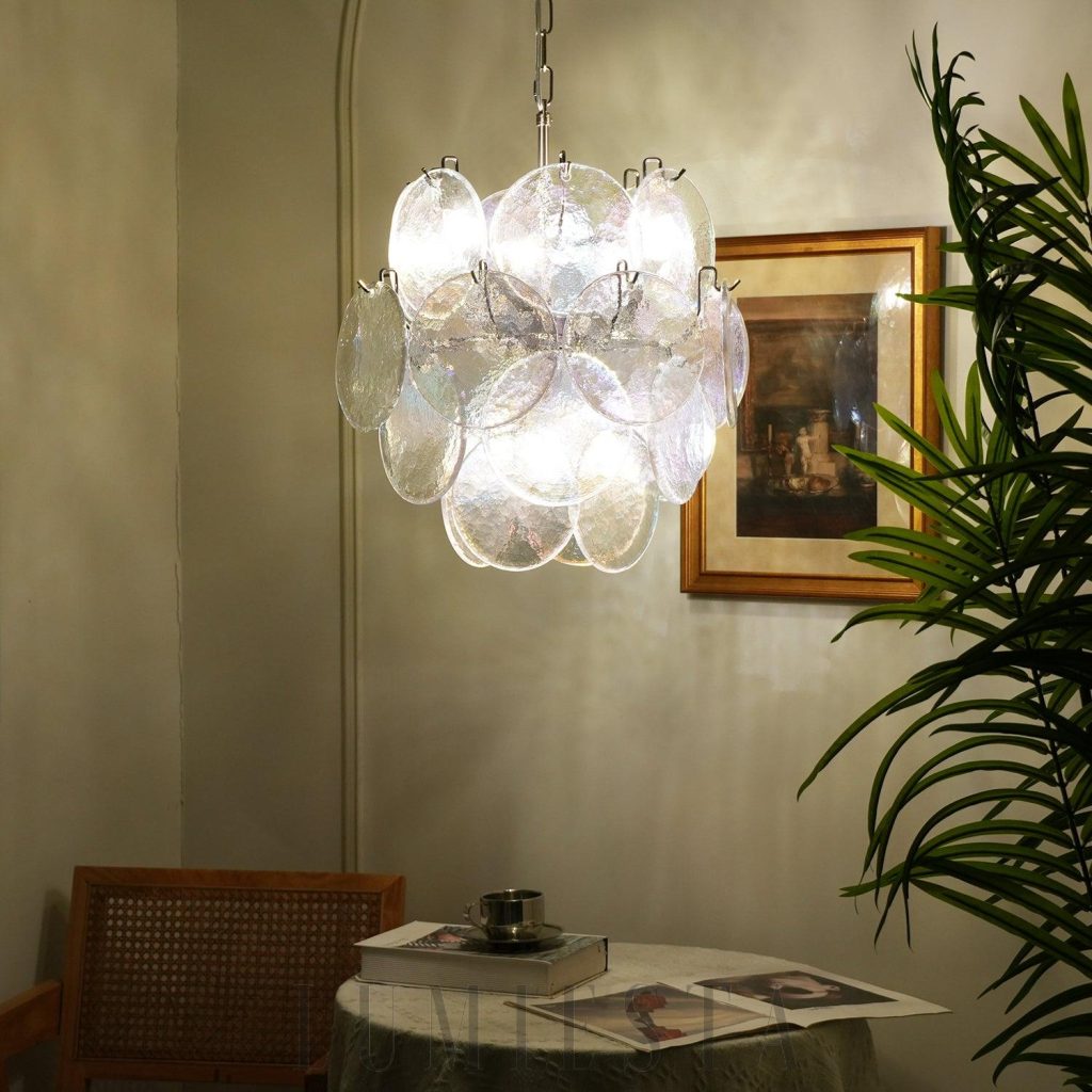 Vintage Murano 45 cm - widok od dołu na szklany klosz i metalowe wykończenie żyrandola